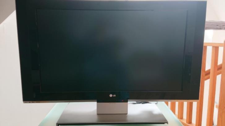 TV LG 37" bortskänkes