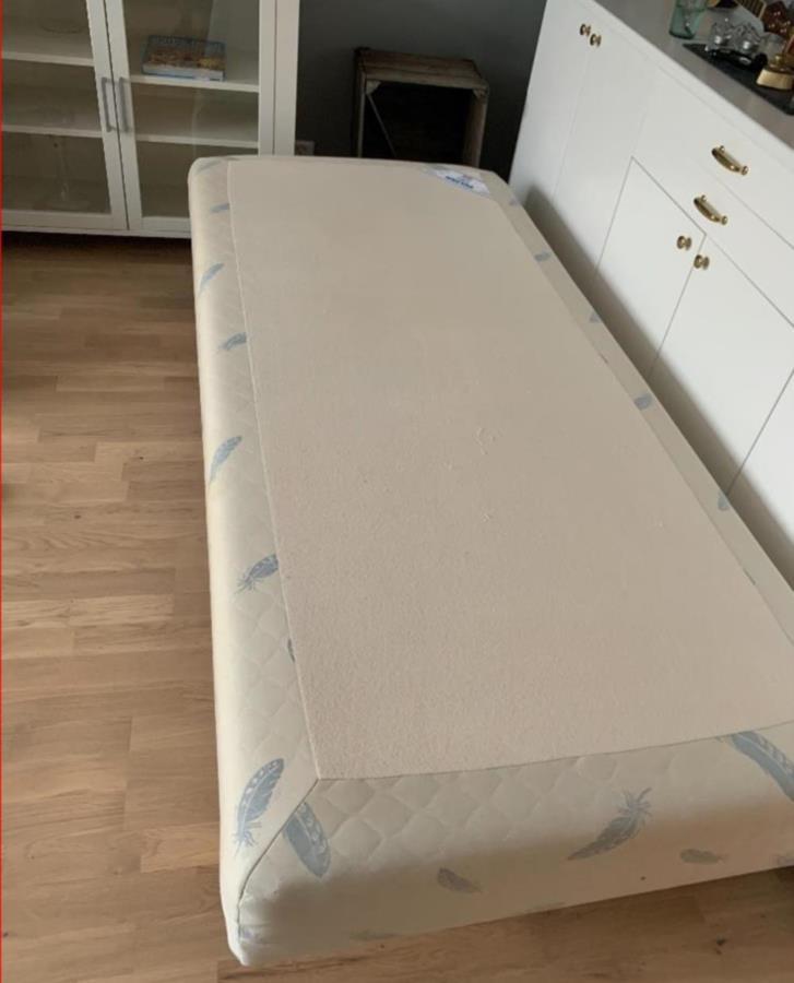 SÄNG GRATIS MOT UPPHÄMPTNING
