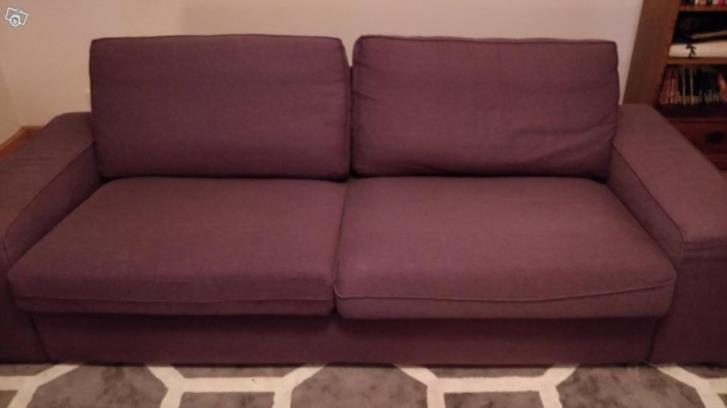 En 3-sitssoffa från Ikea (lila, Kivik) ges bort