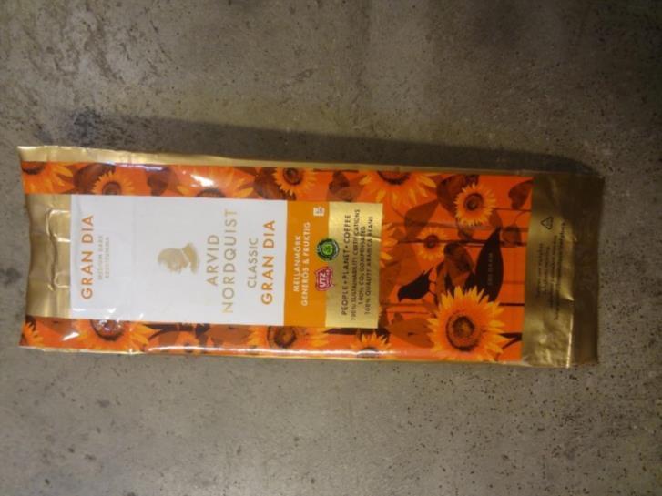 Kaffeförpackningar att sy väskor kassar av bortskänkes Kaffeförpackningar att sy väskor kassar av bortskänkes
