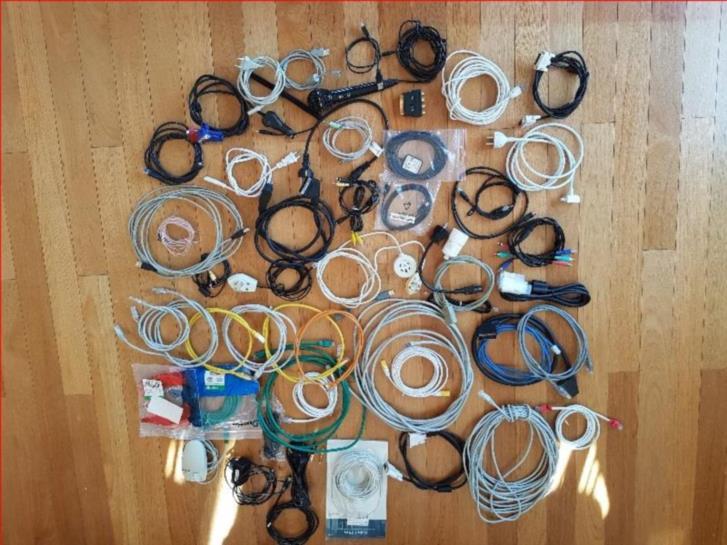 6kg kablar och adaptrar för nätverk, dator, el, media osv