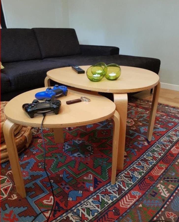 Två soffbord björkfaner