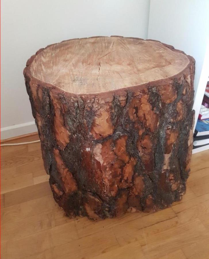 Regält Bord/huggkubbe i massiv furu