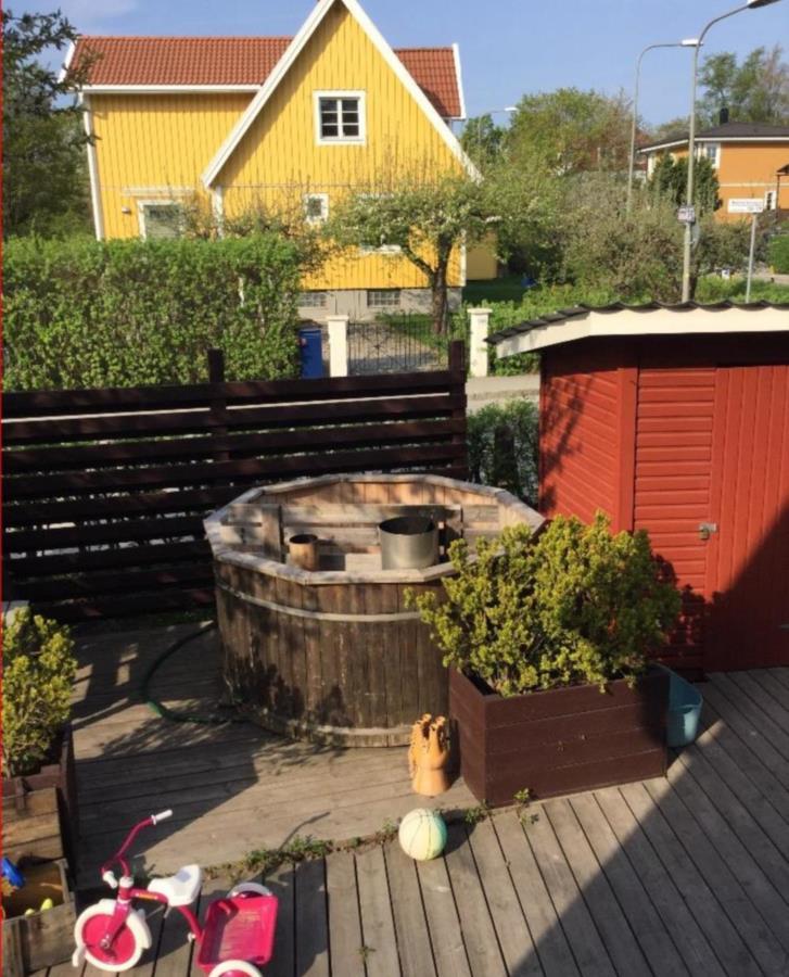 Vedeldad badtunna bortskänkes