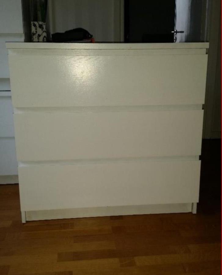 Malm byrå & sängbord
