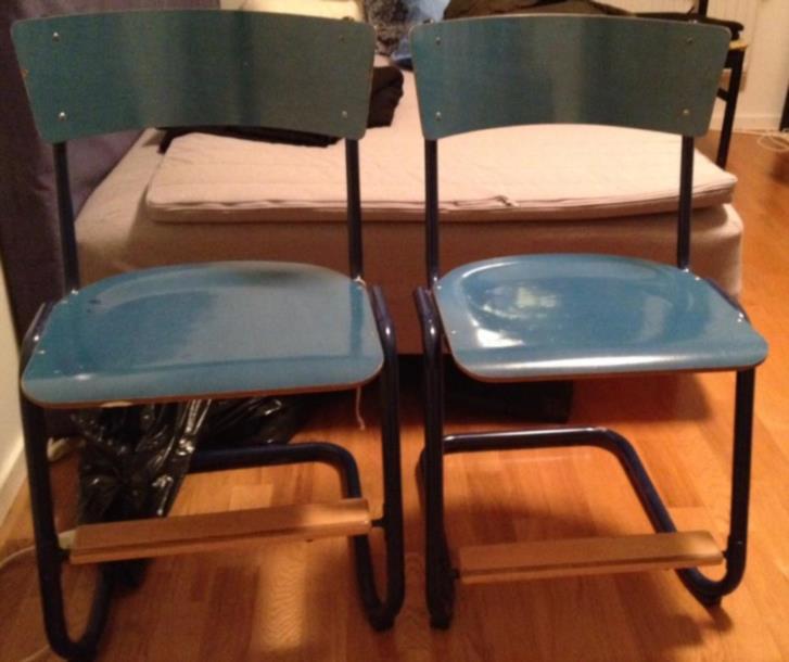 Två skolstolar