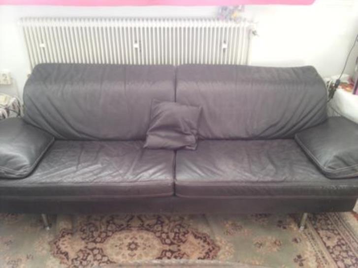 Svart lädersoffa