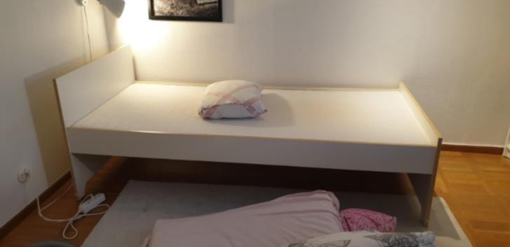 Säng Ikea med extrabädd