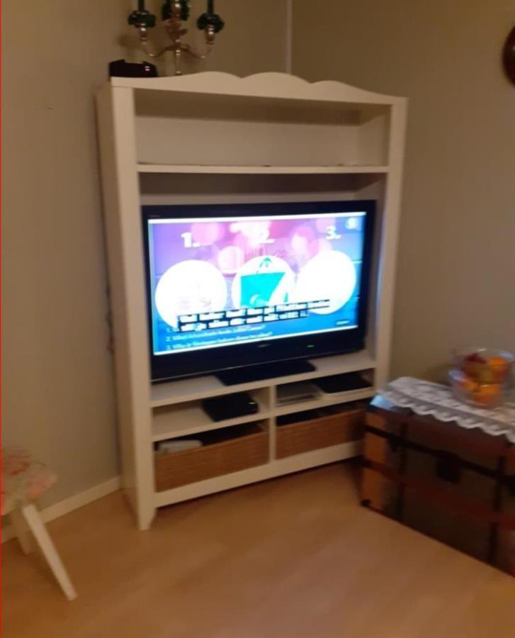 TV-möbel med 32-tums TV