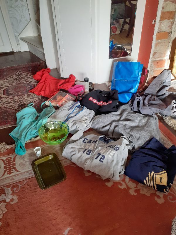 Kill och tjejkläder och lite annat.