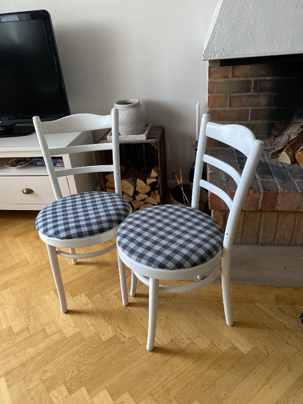 2 stolar samt kontorsstol