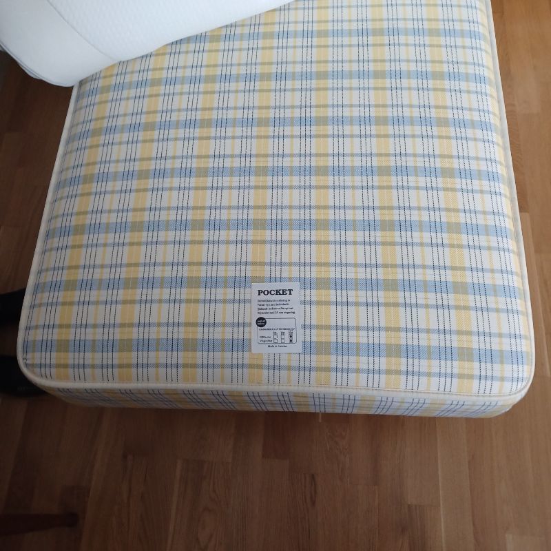 Säng och bäddmadrass