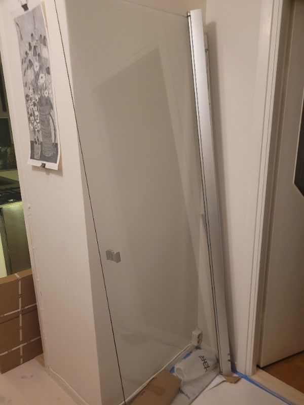 Felköpt duschdörr 