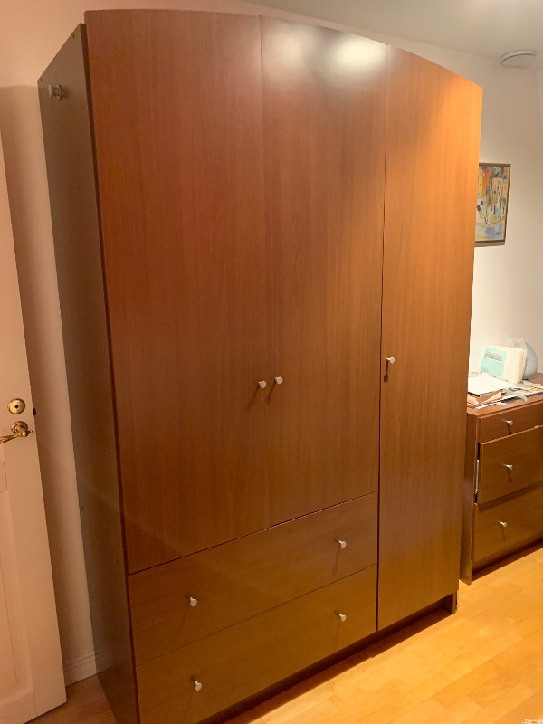 Ikeagarderob skänkes
