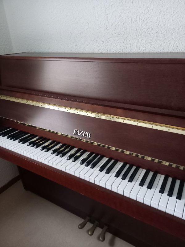 Bortskänkes Fazer piano mot avhämtning