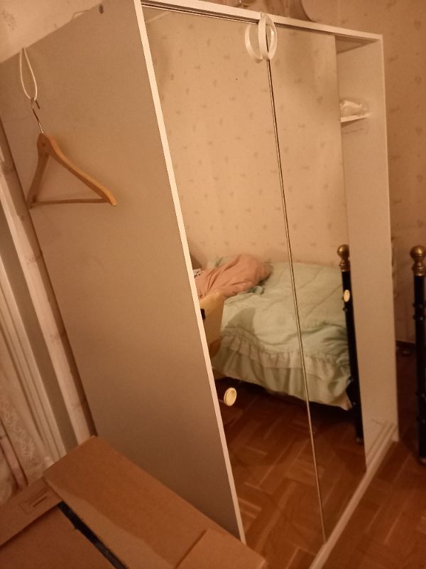 Bortskänkes möbel mot upphämtning