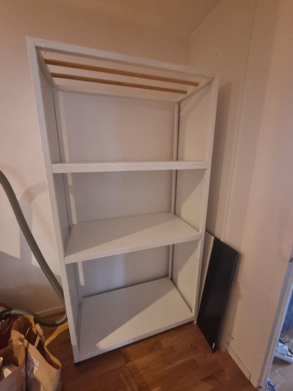 Vit hylla, förvaring, garderob
