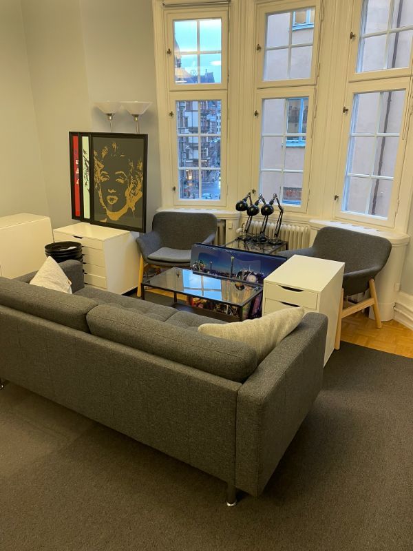 Blandat bohag/kontor bortskänkes