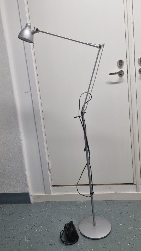 Billy bokhyllor och Ikea-golvlampa