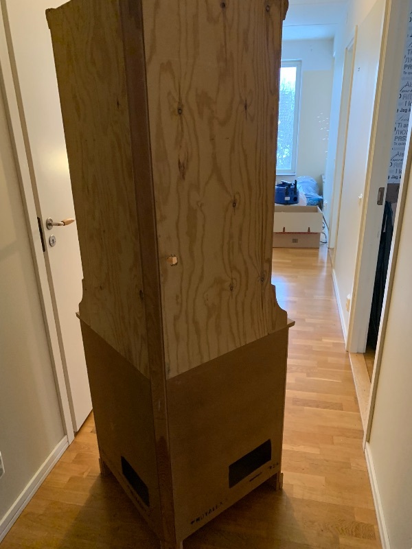Hörnskåp skänkes