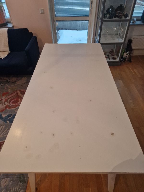 Matbord, för 8 pers, + inläggningsskiva ingår.