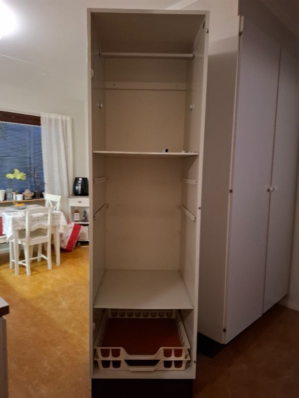 Garderob bortskänkes, Marbodal.