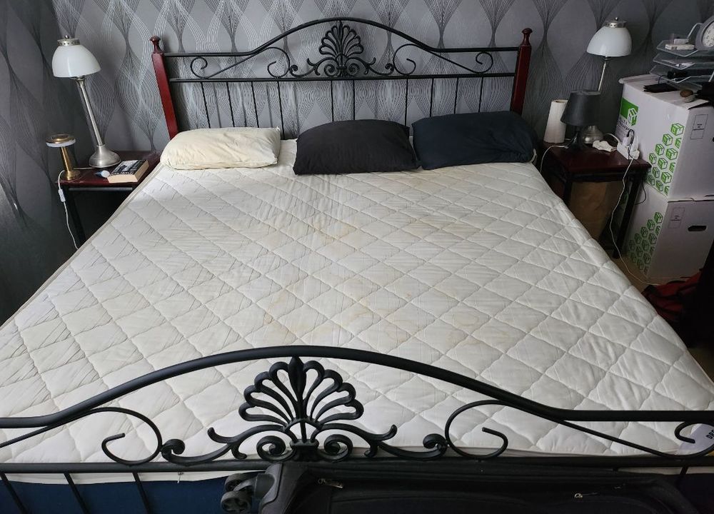 Säng med Nattduksbord 