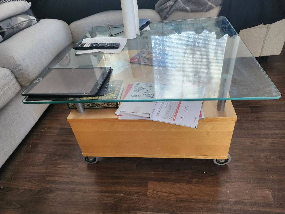 Soffbord med glasskiva