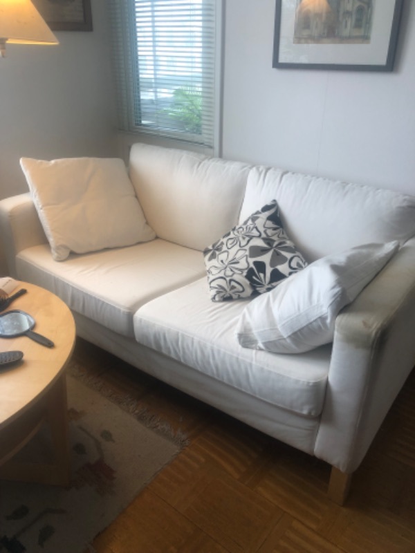 2 IKEA Karlstad 2-sitssoffor