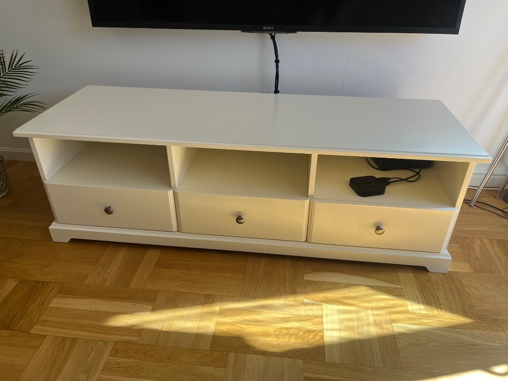 Gratis soffa o TV-bänk