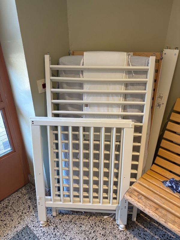 Spjälsäng inkl bäddmadrass