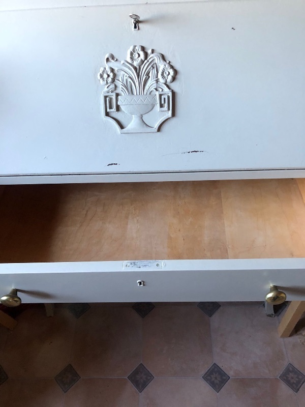 Jätte fin sekretär för fin att slänga 