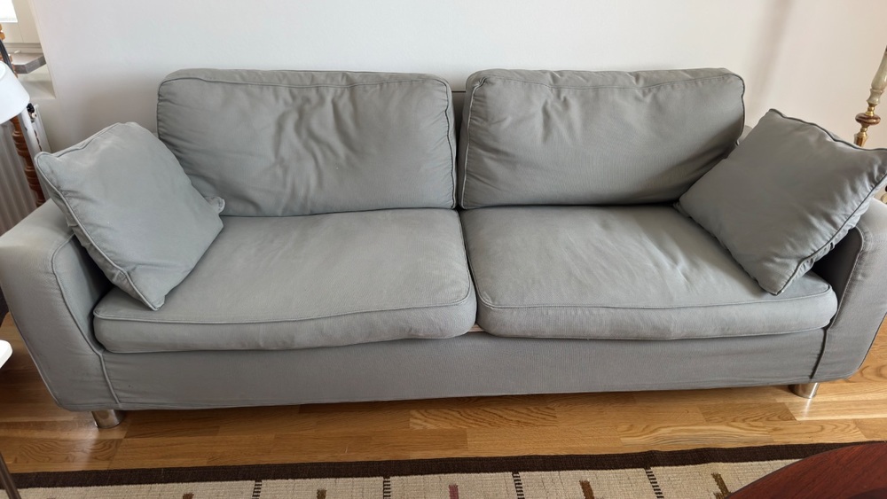 Grågrön soffa