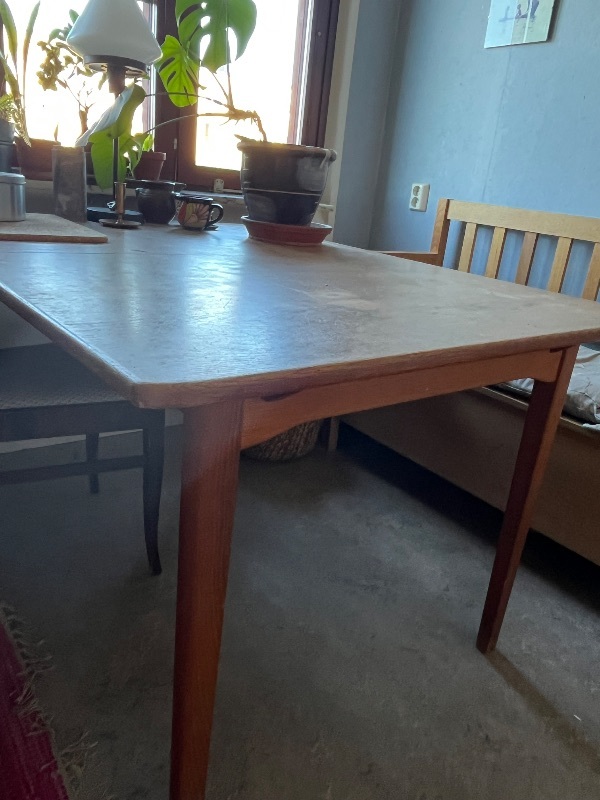 Ekbord skänkes