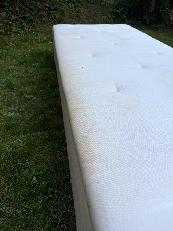 IKEA Sultan 80x200 med fläckar 