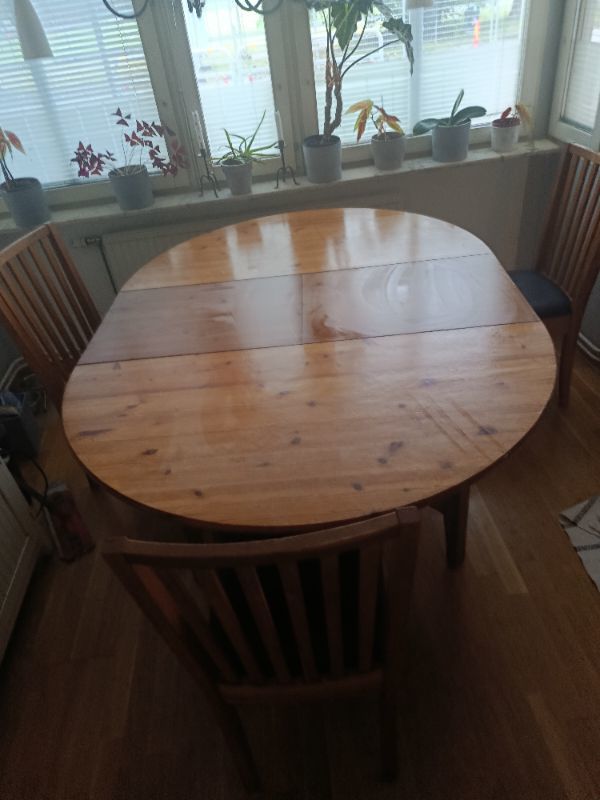 Köksbord + 3 stolar