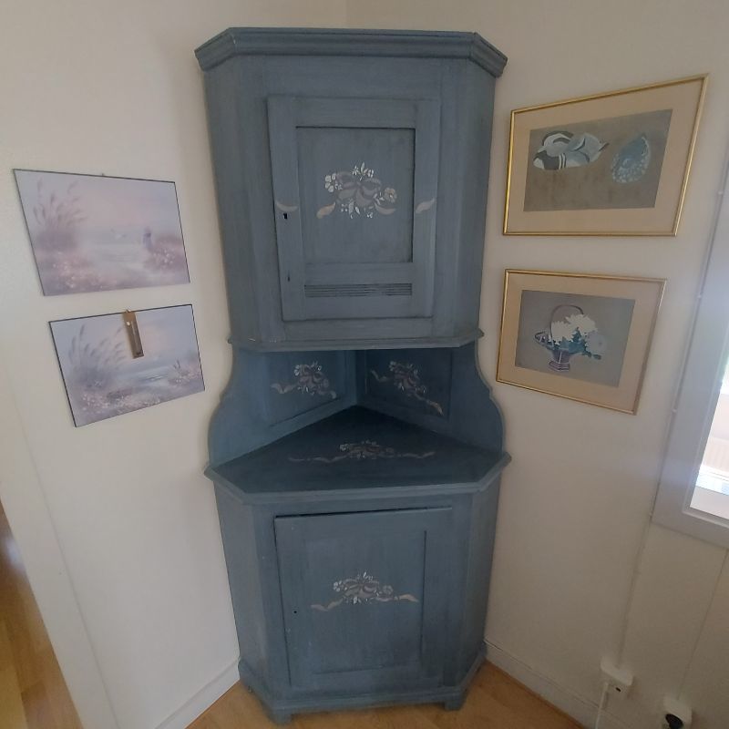 Hörnskåp
