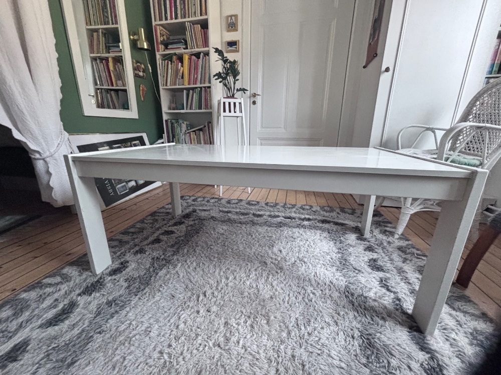 Stabilt vitt soffbord