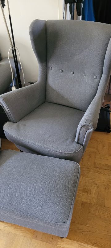 Fåtölj med fotpall