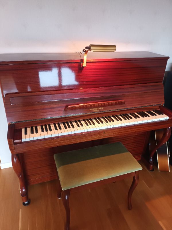 Vackert piano bortskänkes