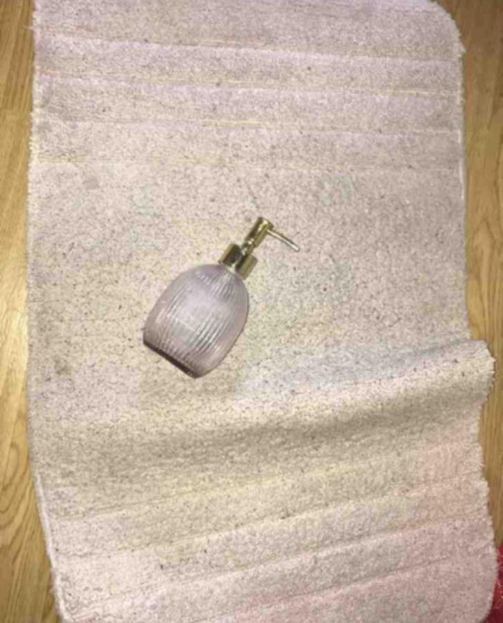 Badrumsmatta + tvålpump