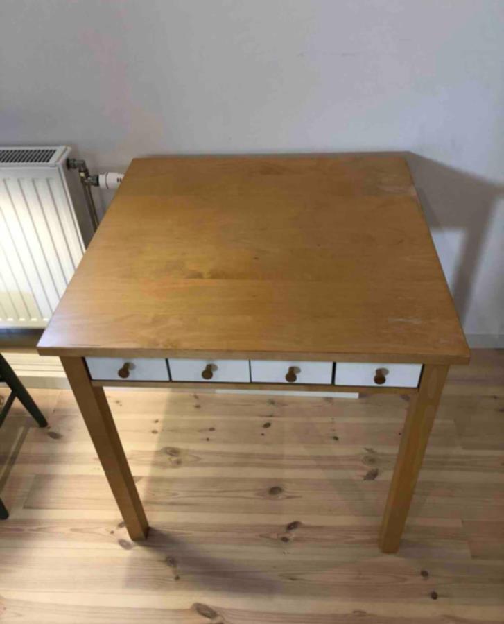 Bord från Ikea bortskänkes | Stockholm Liten bord IKEA bortskänkes | Vallentuna Bortskänkes.se